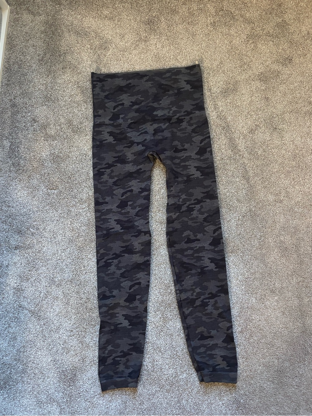 Women’s Camo Knit Leggings - Dark Gray